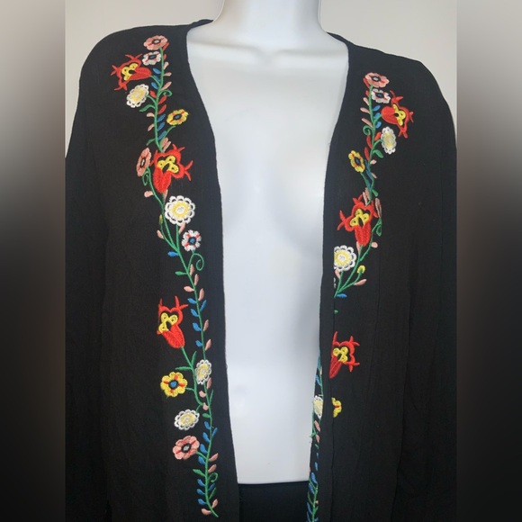 Black Open-Front Bohemian Gypsy-Esque Shawl w/ Fringe & Floral Detailing Sz S - Picture 4 of 10